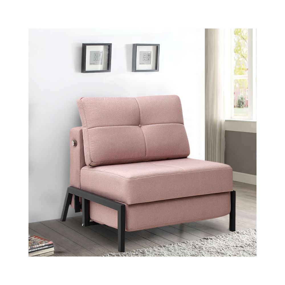 Μία πολυθρόνα κρεβάτι ροζ φωτογραφισμένη σε σαλόνι με λευκούς τοίχους
