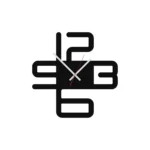 Μαύρο μεταλλικό ρολόι τοίχου σε λευκό φόντο