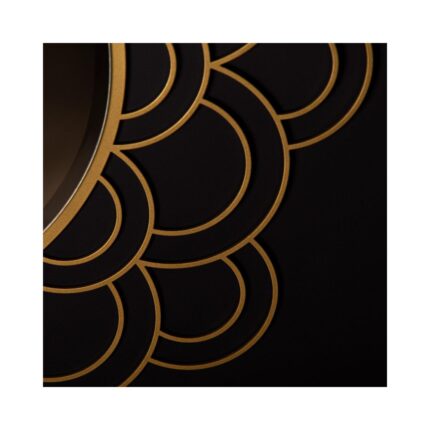 Ένας μεταλλικός χρυσός καθρέπτης σε μεγέθυνση