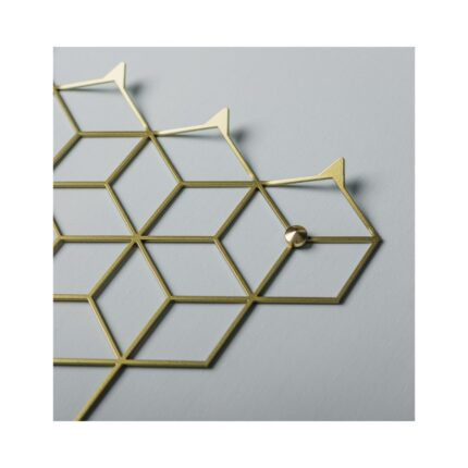 Μία κρεμάστρα με κοπή λέιζερ γεωμετρική χρυσή τετραπλή σε μεγέθυνση