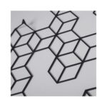 Μία κρεμάστρα με κοπή λέιζερ γεωμετρική μαύρη με πολλές θέσεις για ρούχα σε μεγέθυνση