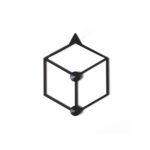 Μία κρεμάστρα με κοπή λέιζερ γεωμετρική μαύρη μονή