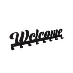 Μία μαύρη μεταλλική κρεμάστρα 8 θέσεων που γράφει welcome