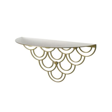 Ένα ράφι με κοπή λέιζερ χρυσό