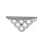 Ένα ράφι με κοπή λέιζερ μαύρο